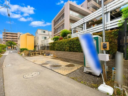 �_�ސ쌧���l�s����y�P�J�����̐V�z��ˌ��Ă̑O�ʓ��H�܂ތ��n�ʐ^