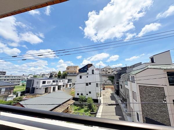 �_�ސ쌧���l�s�΋掛�R���̒��Ã}���V�����̏Z�˂���̒��]�ʐ^