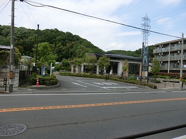�_�ސ쌧���s�����撷��7���ڂ̒��È�ˌ��Ă̎��ӊ�