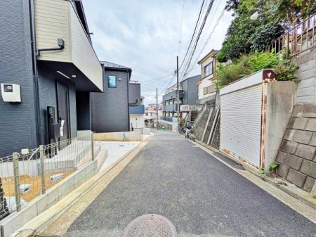 �_�ސ쌧���l�s�_�ސ��_�厛1���ڂ̐V�z��ˌ��Ă̑O�ʓ��H�܂ތ��n�ʐ^