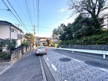�_�ސ쌧���l�s�˒ˋ攐�����̓y�n�̑O�ʓ��H�܂ތ��n�ʐ^