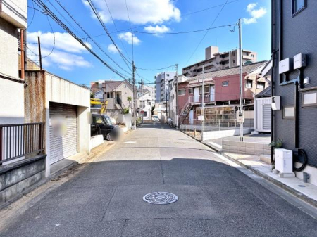 �_�ސ쌧���s���拫���̐V�z��ˌ��Ă̑O�ʓ��H�܂ތ��n�ʐ^