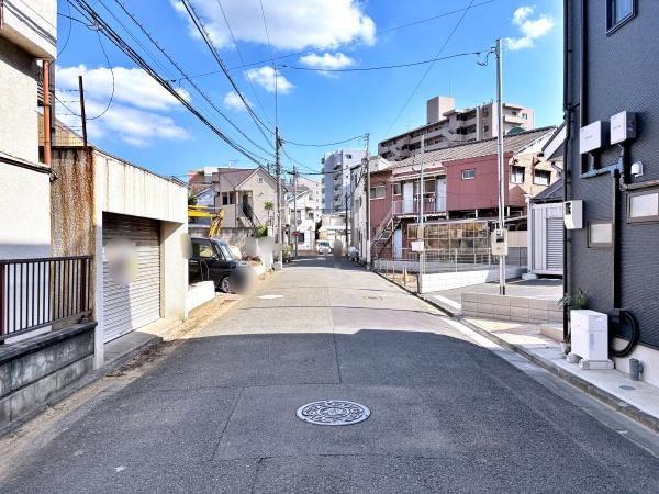�_�ސ쌧���s���拫���̐V�z��ˌ��Ă̑O�ʓ��H�܂ތ��n�ʐ^