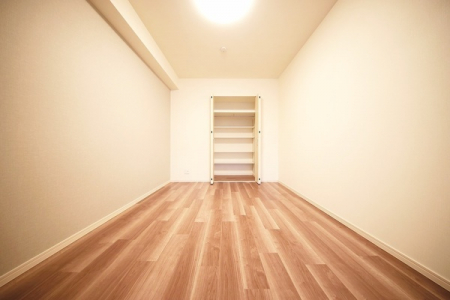 洋室　居室にはクローゼットを完備し、家具の配置に自由度を増す使いやすい居室。