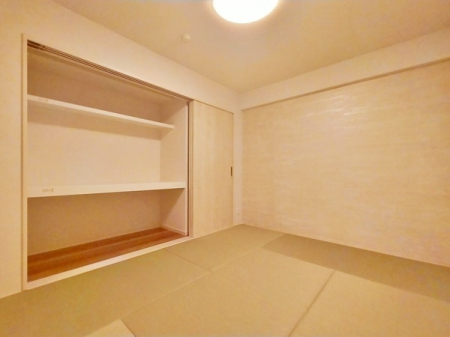 和室　洋室とはまた違った風情がある和室。
畳の香りが大嫌いという日本人は、統計的には少ないそうです。