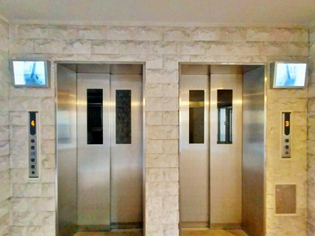 その他共用部　エレベーターは2基完備です。