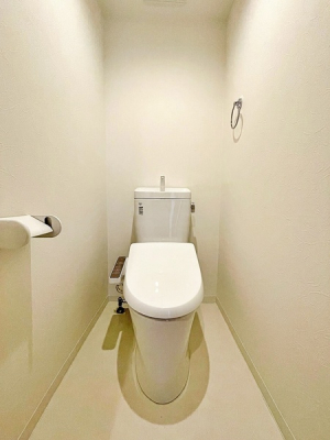 トイレ　清潔感と快適さと心地よさ♪
毎日使うトイレだから心地よい空間に保ちたい。
もちろんウォシュレット完備です。