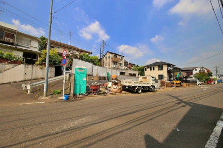 現地外観写真　JR横浜線「鴨居」駅徒歩16分！