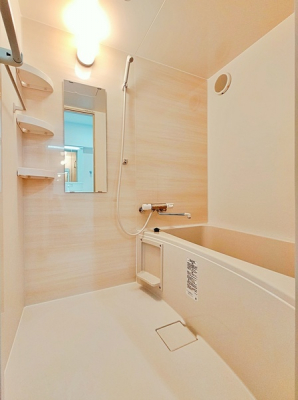 浴室　バスルームは一日の疲れを癒すくつろぎの場所。新設されたゆとりあるキレイな浴室で、優雅なバスタイムを♪