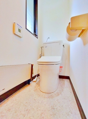 トイレ　2階トイレ。清潔感と快適さと心地よさ♪
毎日使うトイレだから心地よい空間に保ちたい。