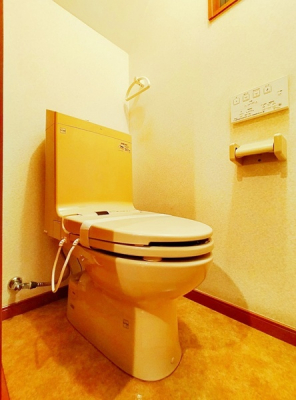 トイレ　ウォシュレット機能付きトイレ。