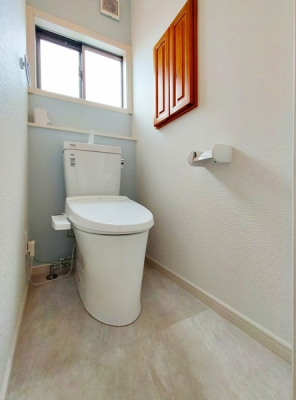 トイレ　トイレにも窓があり、明るさやフレッシュな空気を取り込んでくれます。