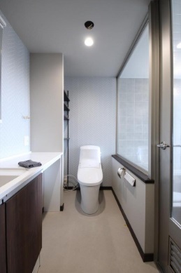 洗面台・洗面所　ラグジュアリーな水廻り空間で高級感のある脱衣室になっています。

