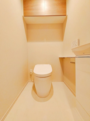 トイレ　清潔感と快適さと心地よさ♪
毎日使うトイレだから心地よい空間に保ちたい。もちろんウォシュレット完備。