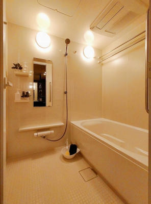 浴室　バスルームは一日の疲れを癒すくつろぎの場所。ゆったりとしたキレイな浴室で、優雅なバスタイムを♪
