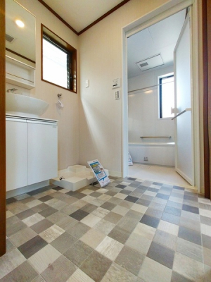 洗面台・洗面所　オシャレにリノベーションされた洗面空間をぜひ現地でご覧ください。
