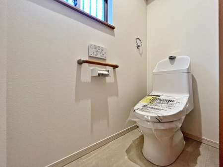 トイレ　ウォシュレット機能付きトイレ。