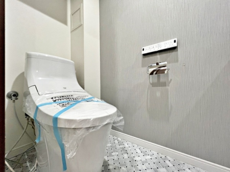 トイレ　トイレ関係の設備も一新されています！もちろん温水洗浄機能付き便座。気になる水周り関係が新しくなっていると、気持ちよく新生活が始められますね♪