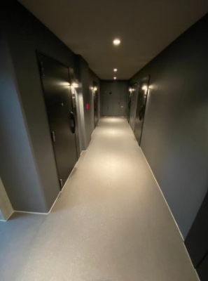 その他共用部　ホテルライクな内廊下は、プライバシーも守る設計。