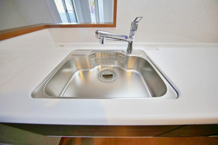 キッチン　水栓は浄水器付きです♪シンクもきれいで清潔感があります