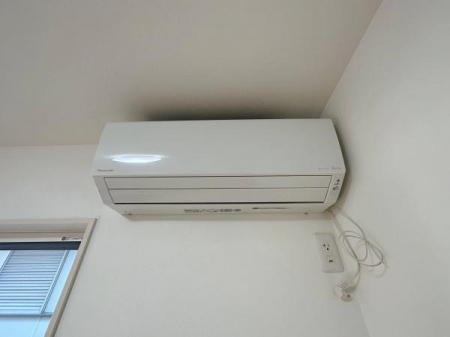 その他　各部屋に備え付けのエアコンがあります。