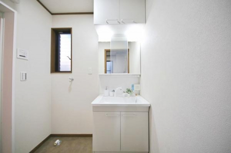 洗面台・洗面所　オシャレにリノベーションされた洗面空間をぜひ現地でご覧ください。