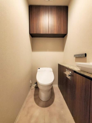 トイレ　清潔感と快適さと心地よさ♪
毎日使うトイレだから心地よい空間に保ちたい。もちろんウォシュレット完備。
