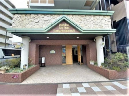 現地外観写真　京急線「神奈川新町」駅から徒歩4分！駅へのアクセスが便利です◎